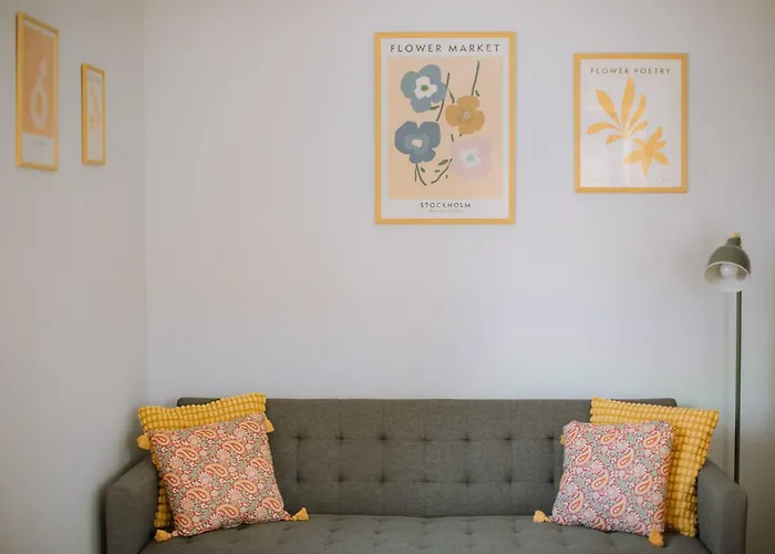 Modern | 6 Guests, Parking/tram *