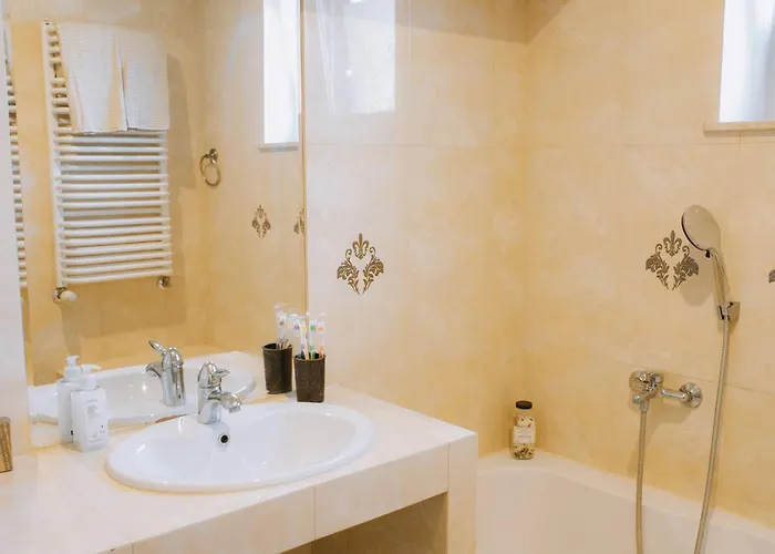 Modern | 6 Guests, Parking/tram Appartement *