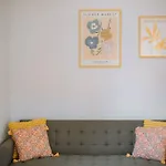 Modern | 6 Guests, Parking/tram *