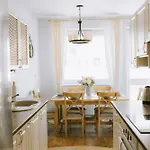 Lägenhet Modern | 6 Guests, Parking/tram