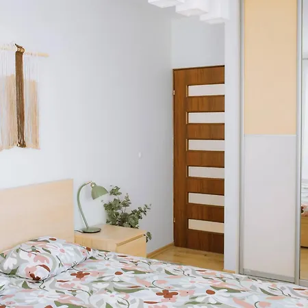 Modern | 6 Guests, Parking/tram *