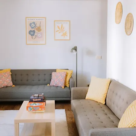 Modern | 6 Guests, Parking/tram