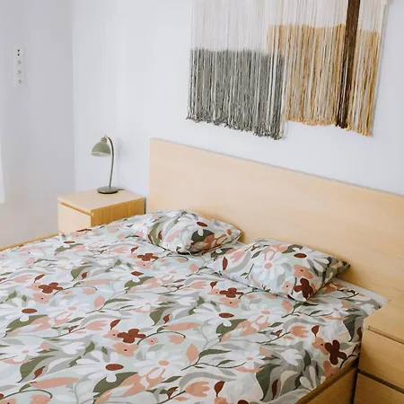 Modern | 6 Guests, Parking/tram Appartement