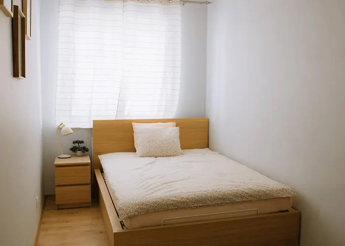 Modern | 6 Guests, Parking/tram *