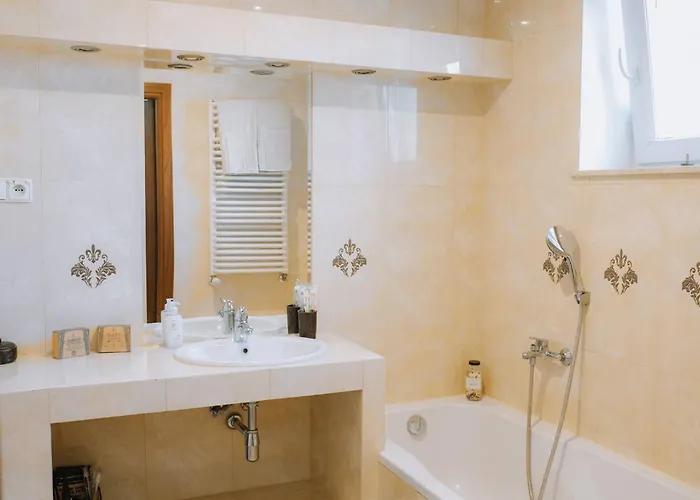 Modern | 6 Guests, Parking/tram *